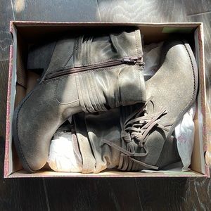 Jellypop Jamine taupe distress booties; New in box, never worn; Size 9M